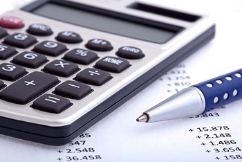 Taschenrechner und Stift